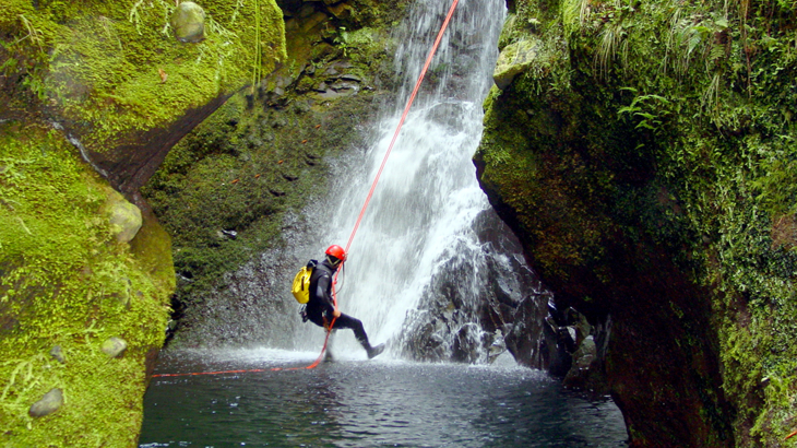 Portugal Madeira Canyoning Foto Madeira Promotion Bureau Ribeiro Frio.jpg